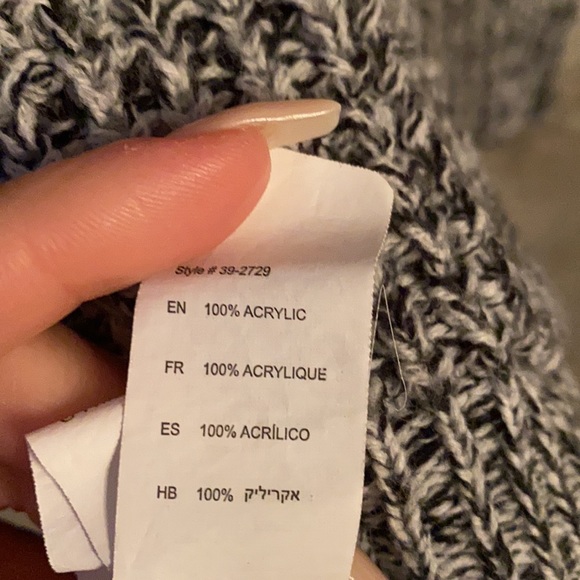 Urban heritage buttoned sweater - Picture 4 of 5